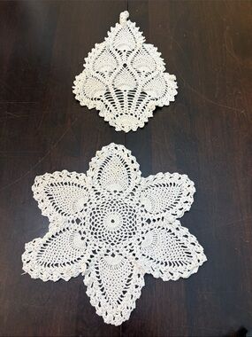 Vintage Handmade White Pineapple Crochet Doilies Set